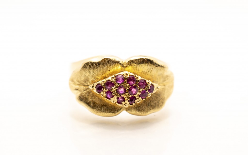 Zlatý prsten s rubíny, vel. 55