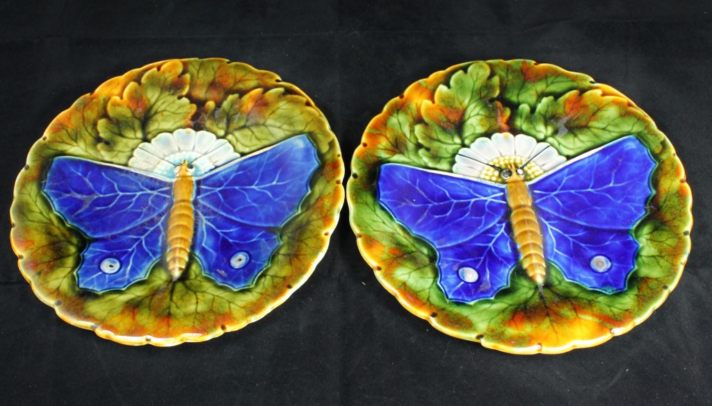 Dva talíře s motýlem