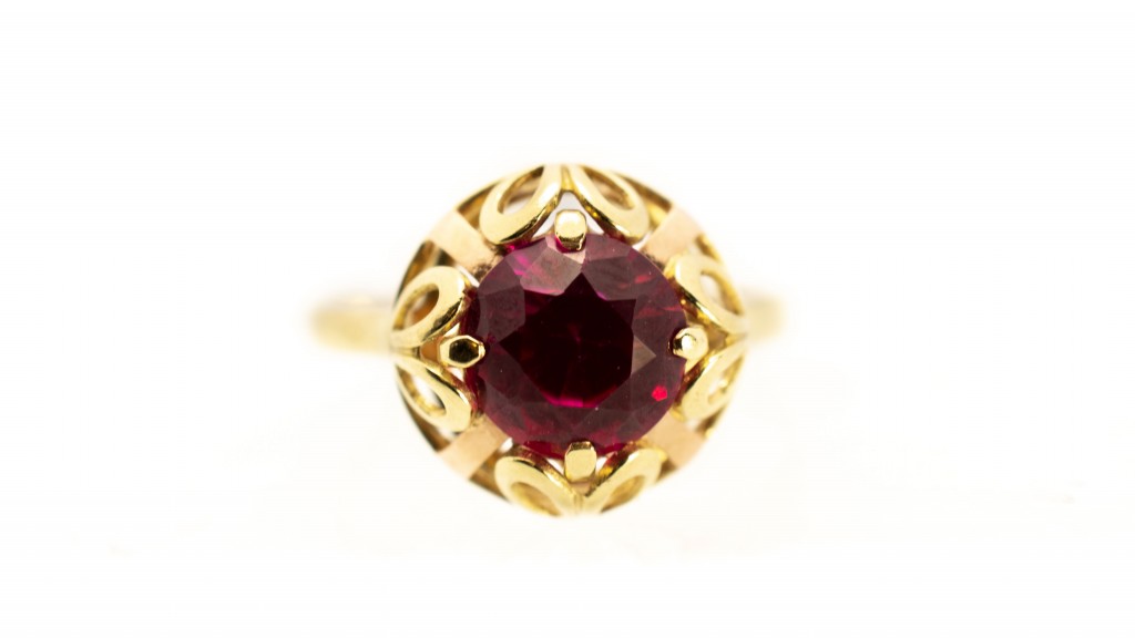 Zlatý prsten s červeným kamenem, vel. 59