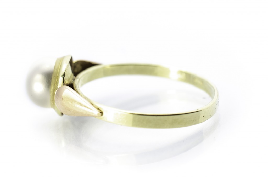 Zlatý prsten s perlou, vel. 58