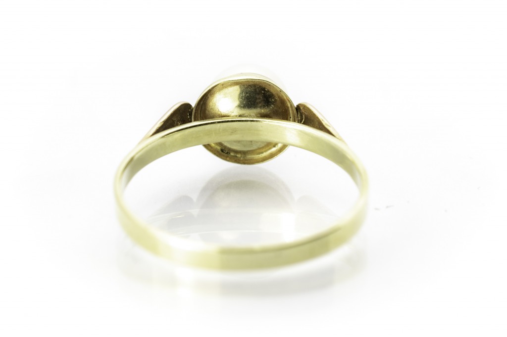 Zlatý prsten s perlou, vel. 58