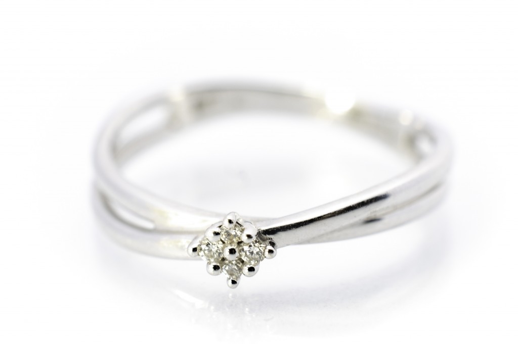Zlatý prsten s diamanty 0,2 ct, vel.52