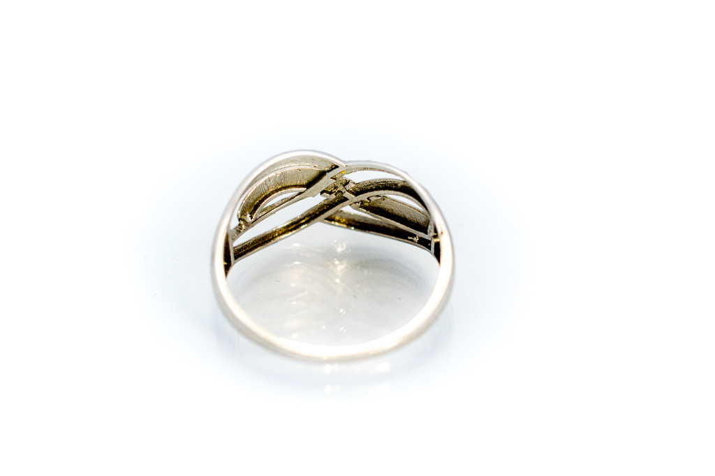 Prsten z bílého zlata