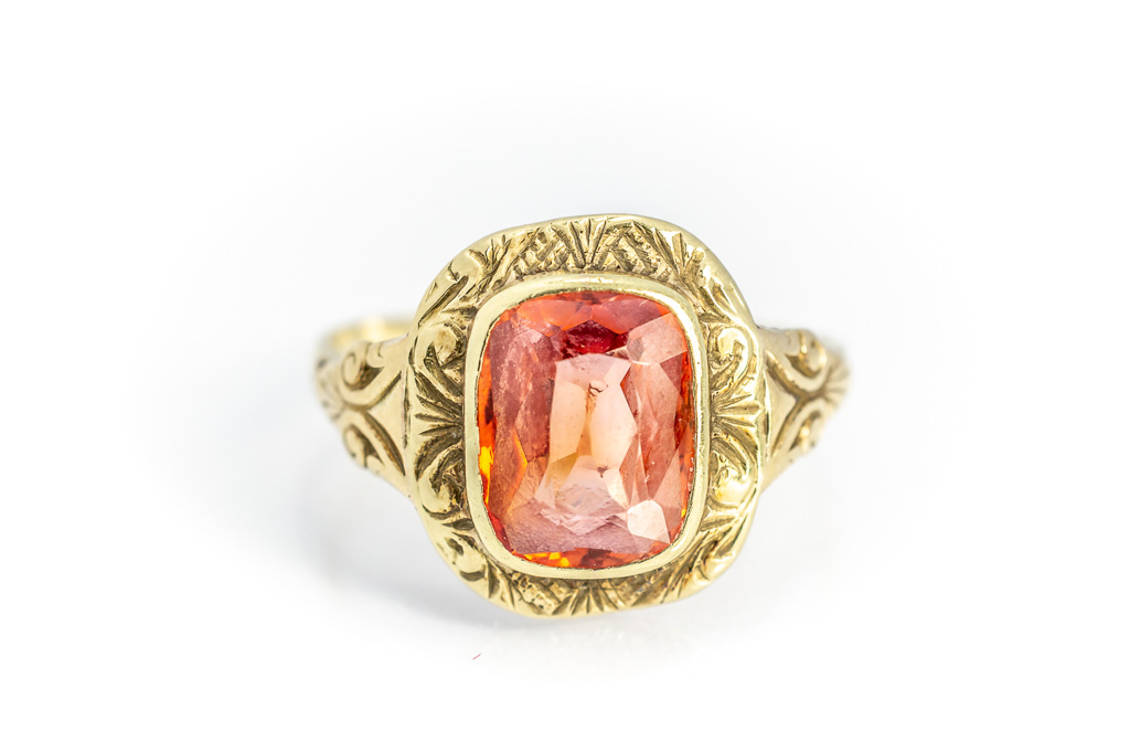 Prsten s růžovým kamenem