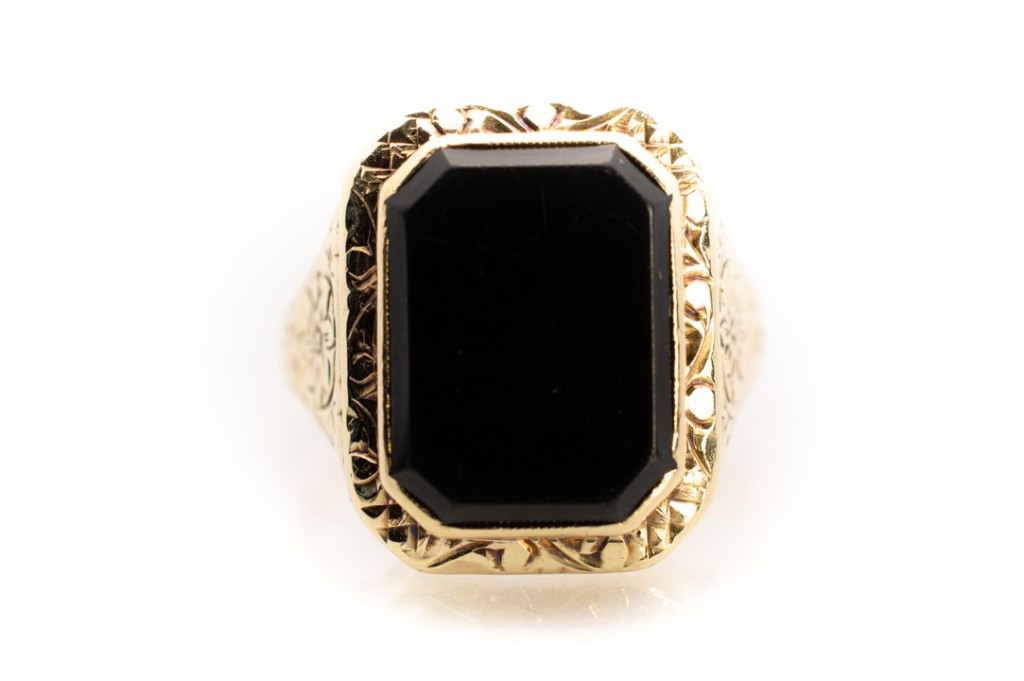 Zlatý pánský prsten s onyxem, vel. 61