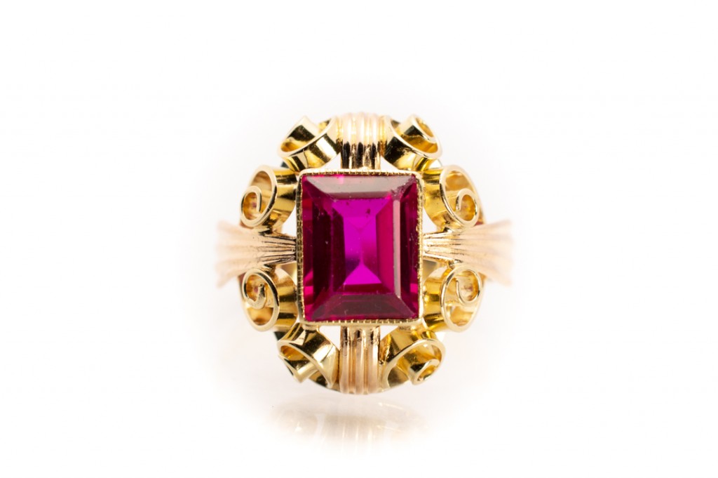 Zlatý prsten s červeným kamenem, vel. 58