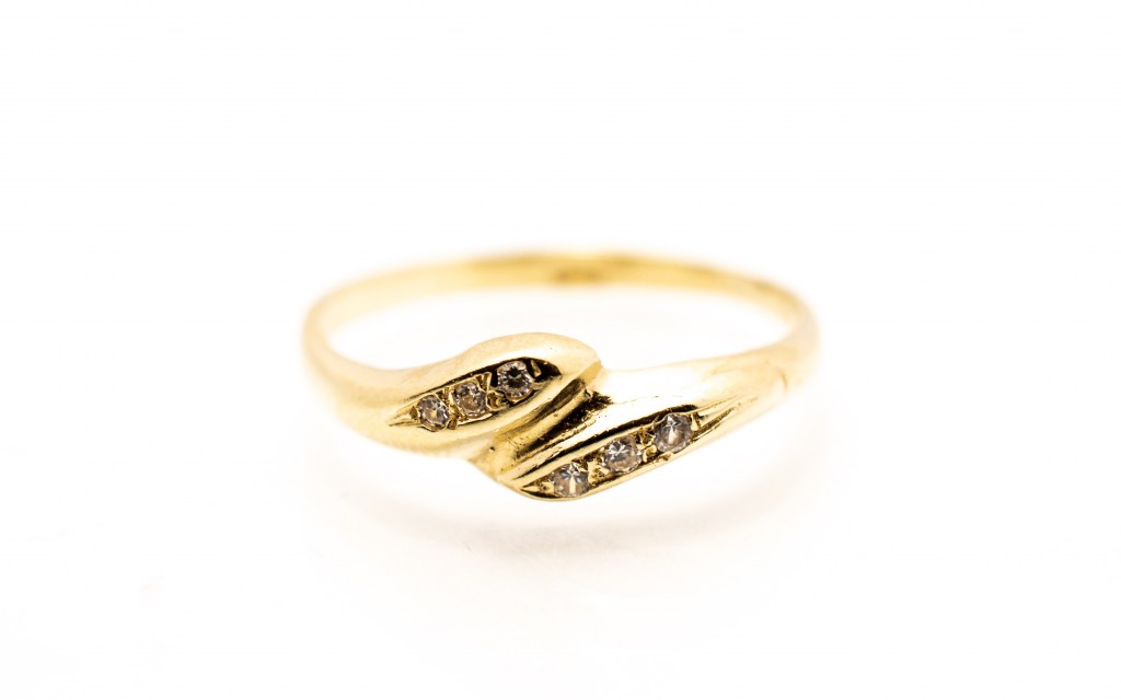 Zlatý prsten se zirkony, vel. 53