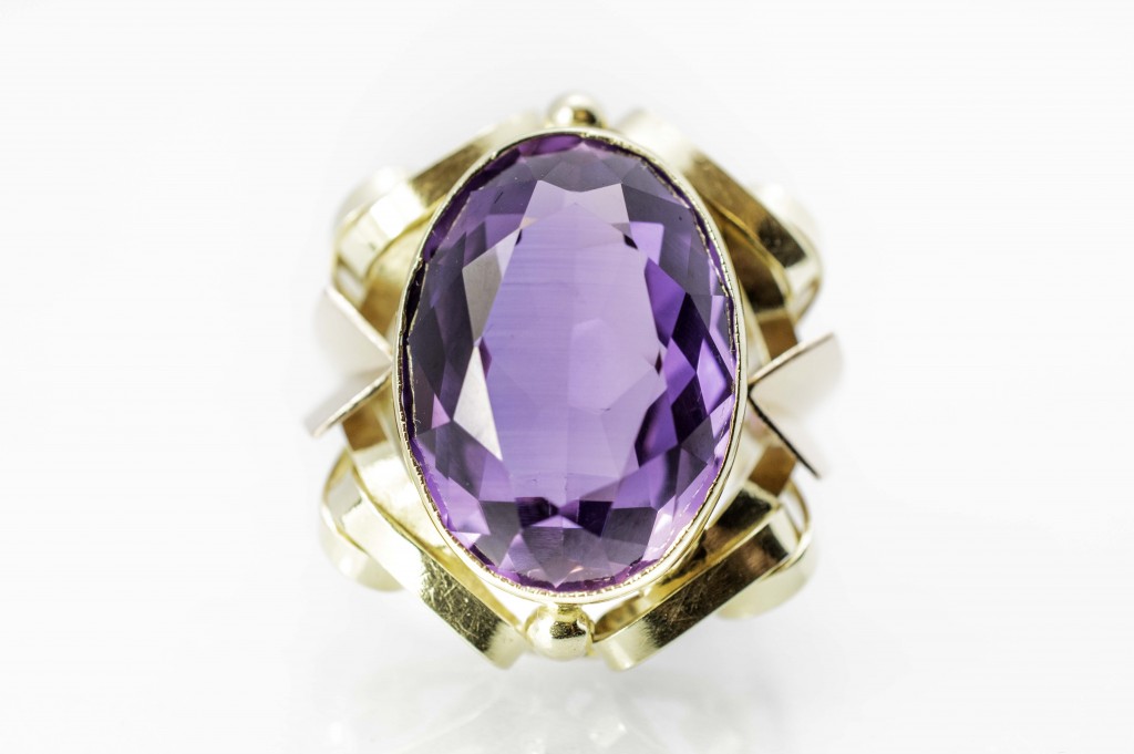 Zlatý prsten s fialovým kamenem, vel.53
