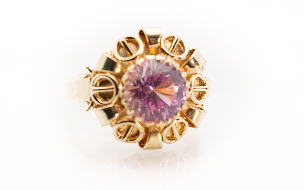 Zlatý prsten s růžovým kamenem, vel. 54