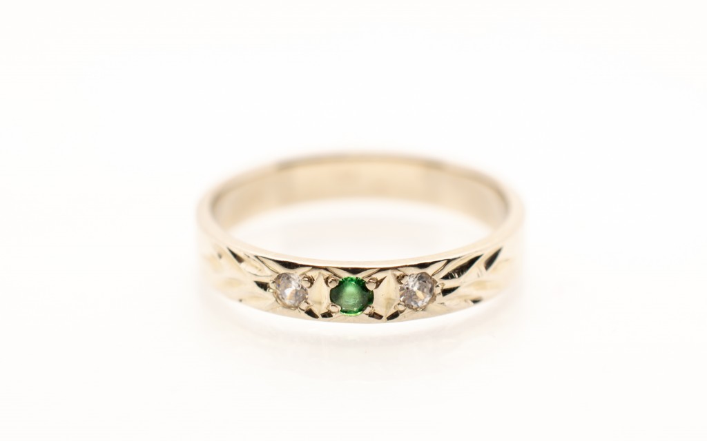 Zlatý prsten se zirkony a zelným kamínkem, vel. 52