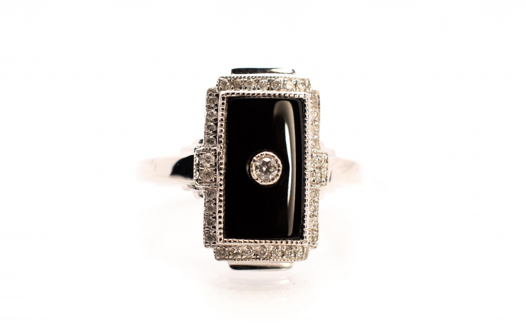 Zlatý prsten s onyxem a diamanty, vel. 53