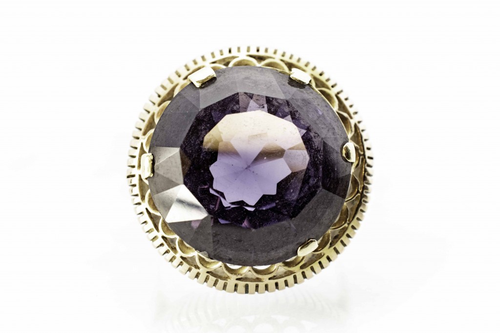 Zlatý prsten s fialovým kamenem, vel. 57