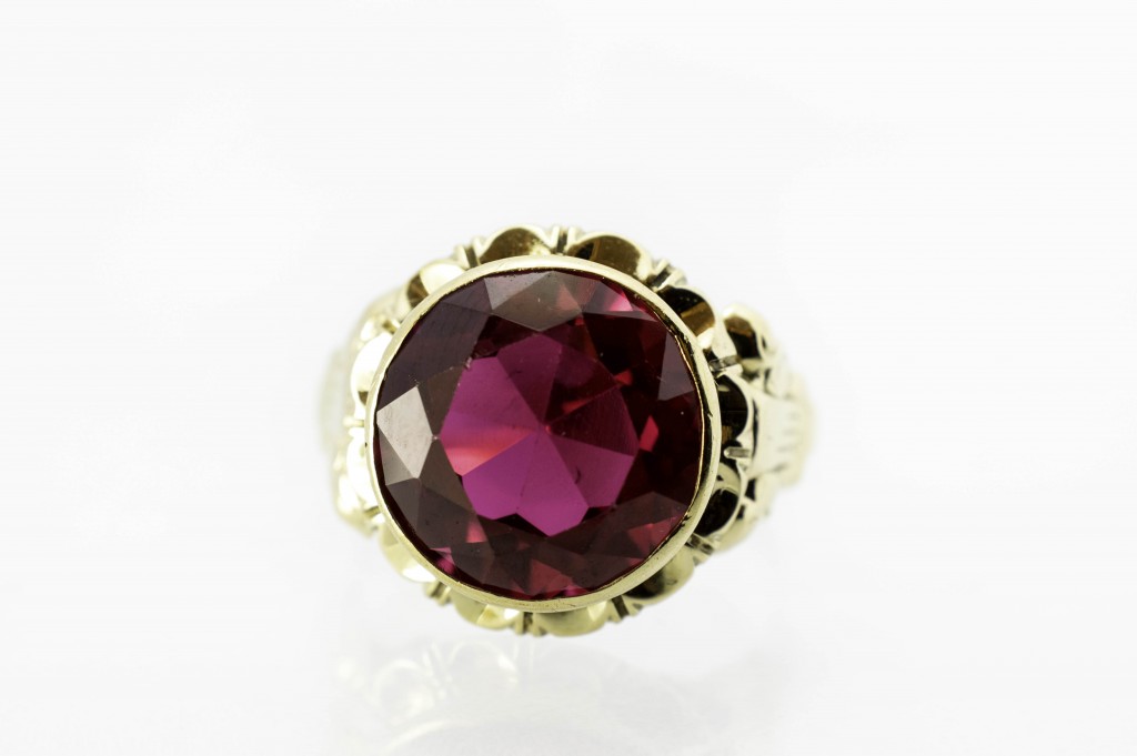 Starožitný zlatý prsten květinka s červeným kamenem - rubín, vel. 53