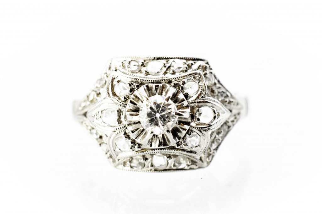 Platinový prsten s diamantem, vel. 52