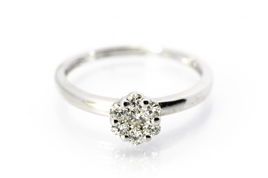 Zlatý prsten s diamanty- kytička 0,7 ct, vel. 52