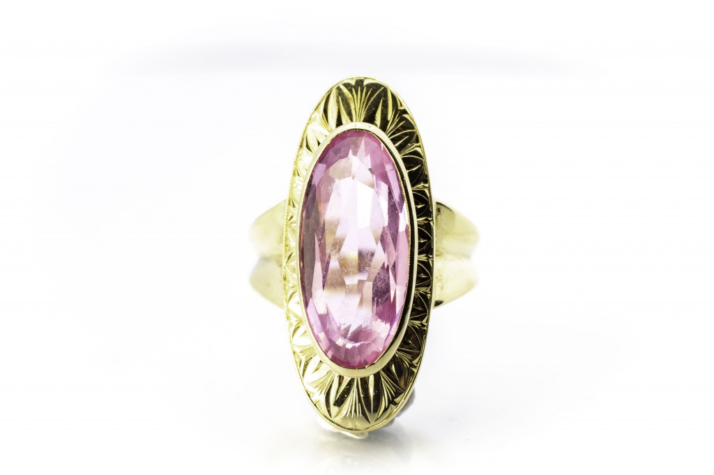 Zlatý prsten s růžovým kamenem, vel. 52