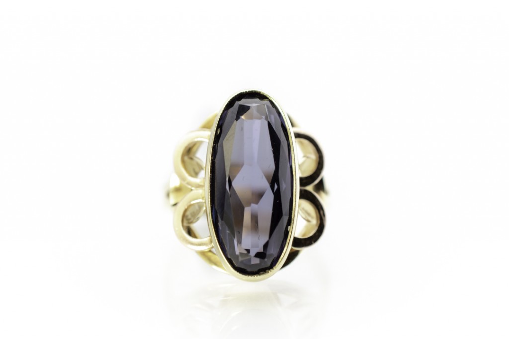 Zlatý prsten s fialovým kamenem, vel. 55