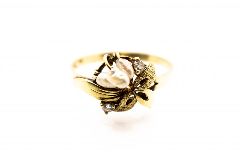Zlatý prsten s říčními perlami, vel. 58