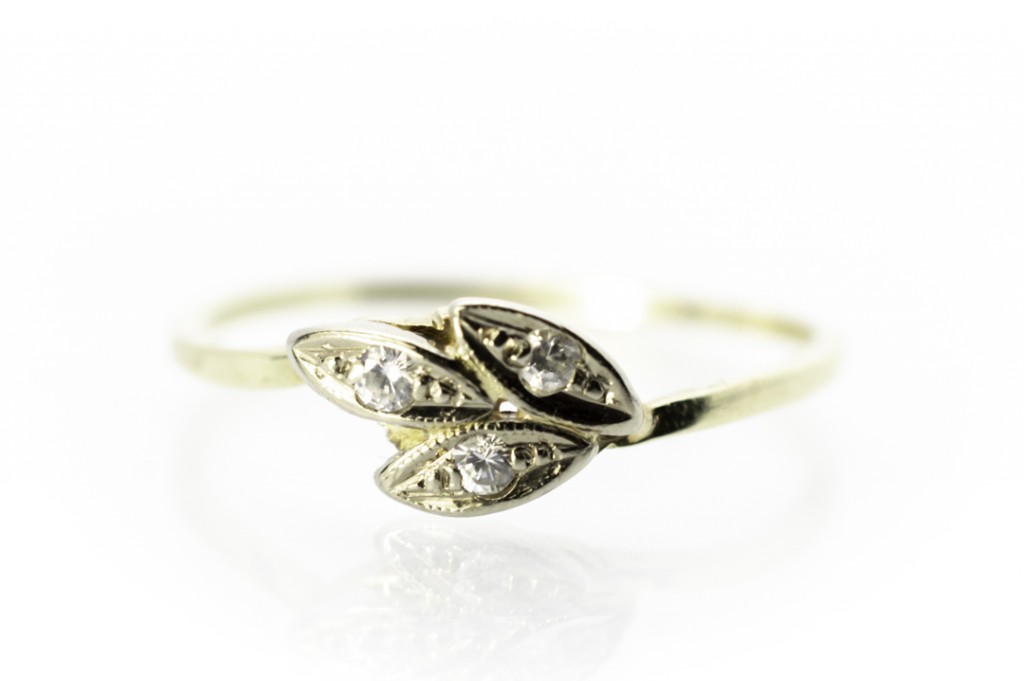 Zlatý prsten s blýskavými kamínky, vel. 56