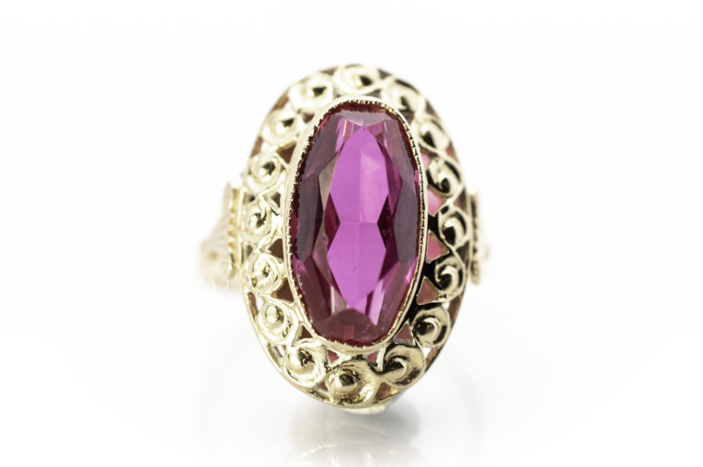 Zlatý prsten s růžovým kamenem, vel. 56