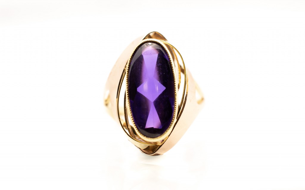 Zlatý prsten s fialovým kamenem, vel. 62