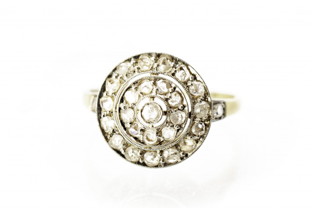 Zlatý prsten s diamantovými routy, vel. 53
