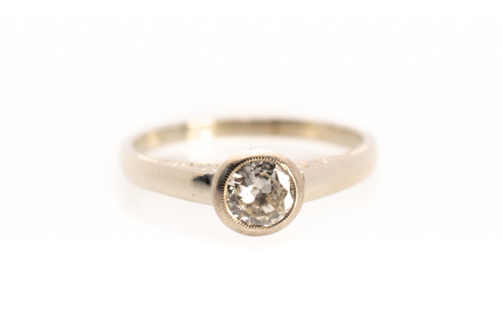 Zlatý prsten s briliantem, cca 0,51 ct, vel. 57