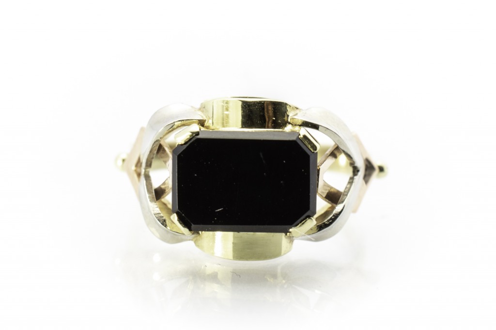 Zlatý prsten s černým kamenem,  vel.53