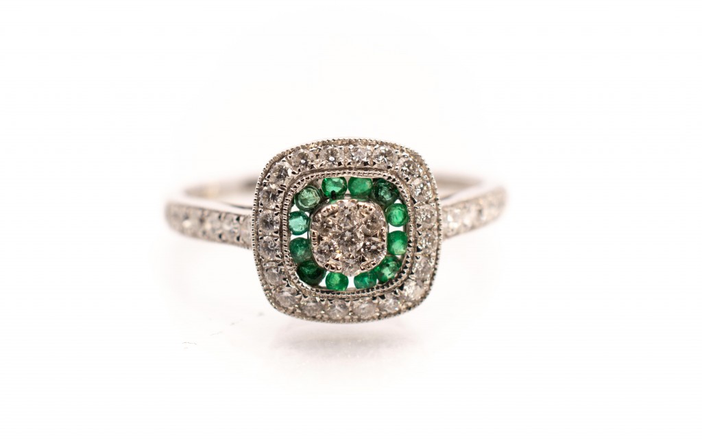 Zlatý prsten s diamanty a smaragdy, vel. 54