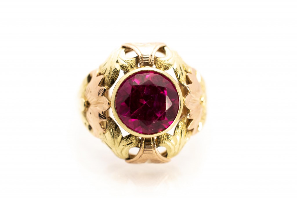 Zlatý prsten s červeným kamenem, vel. 55