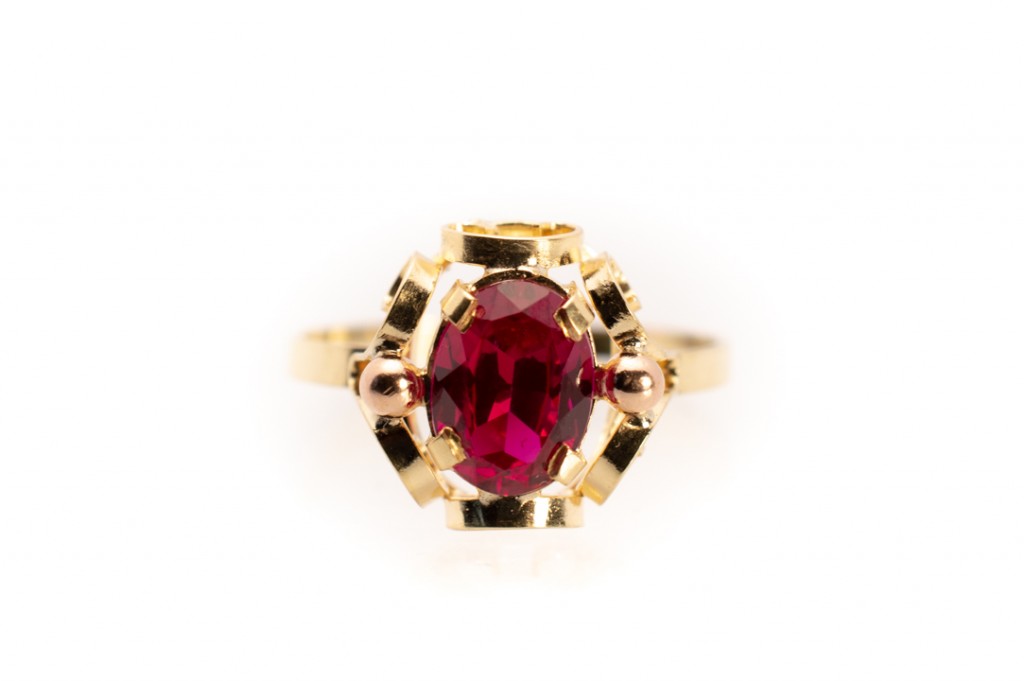 Zlatý prsten s červeným kamenem, vel. 52,5