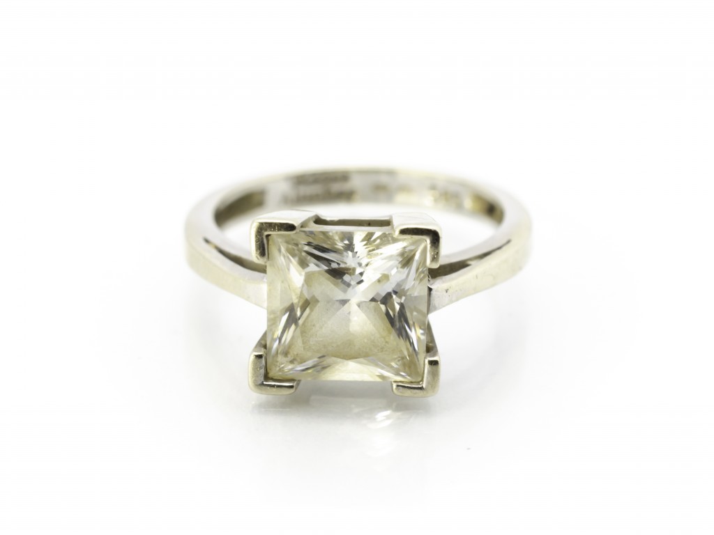 Zlatý prsten s blýskavým kamenem, vel. 55