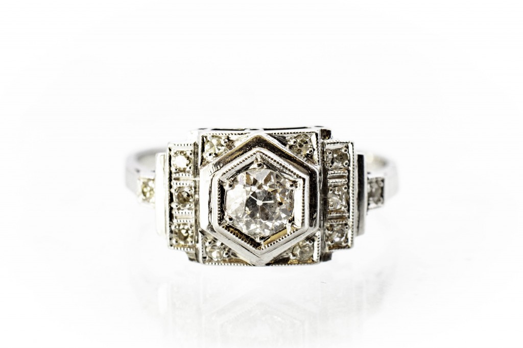 Art deco - prsten z bílého zlata s diamanty, vel. 56