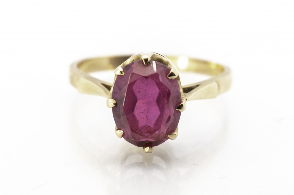 Zlatý prsten s červeným kamenem, vel. 59