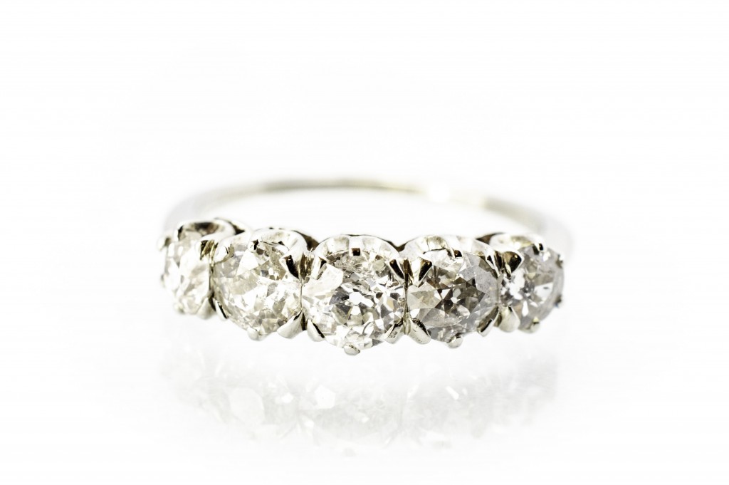 Prsten z bílého zlata s diamanty, 1. repulika, 1,45 ct