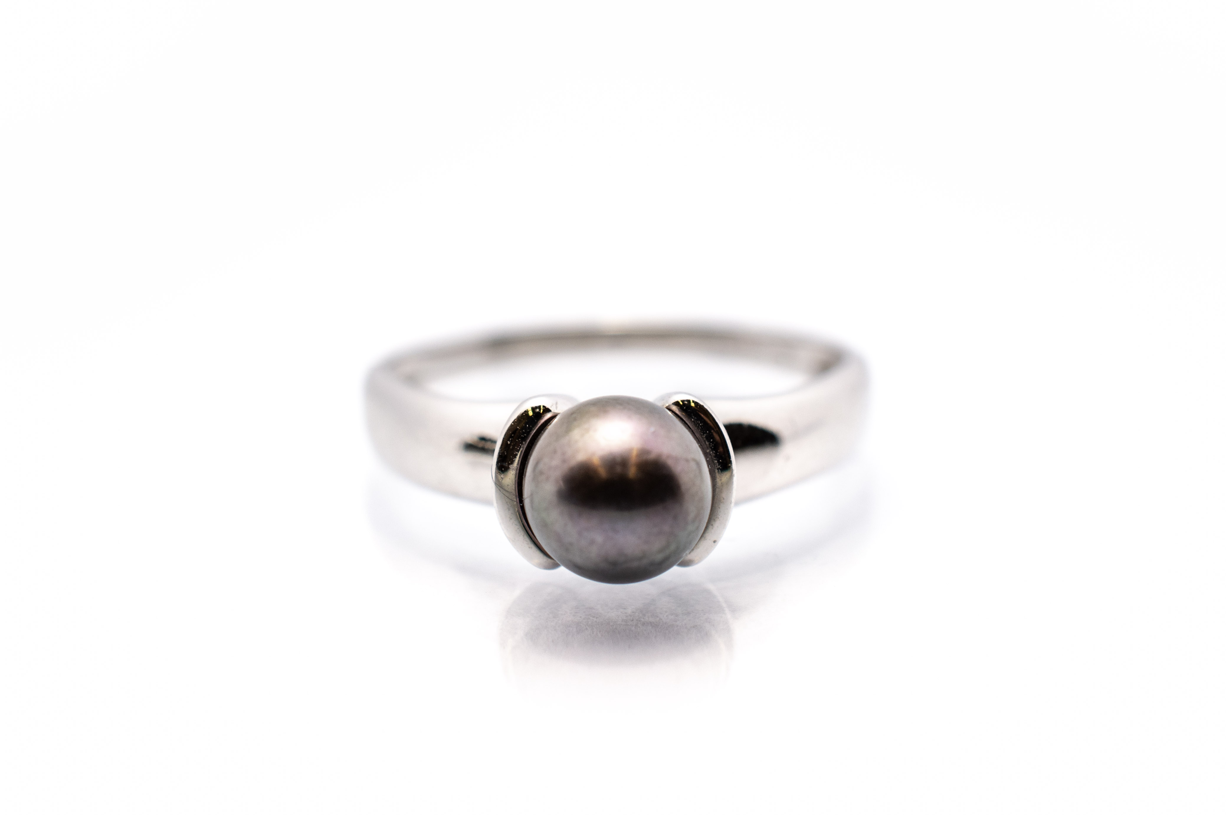Prsten z bílého zlata s černou perlou, vel. 54