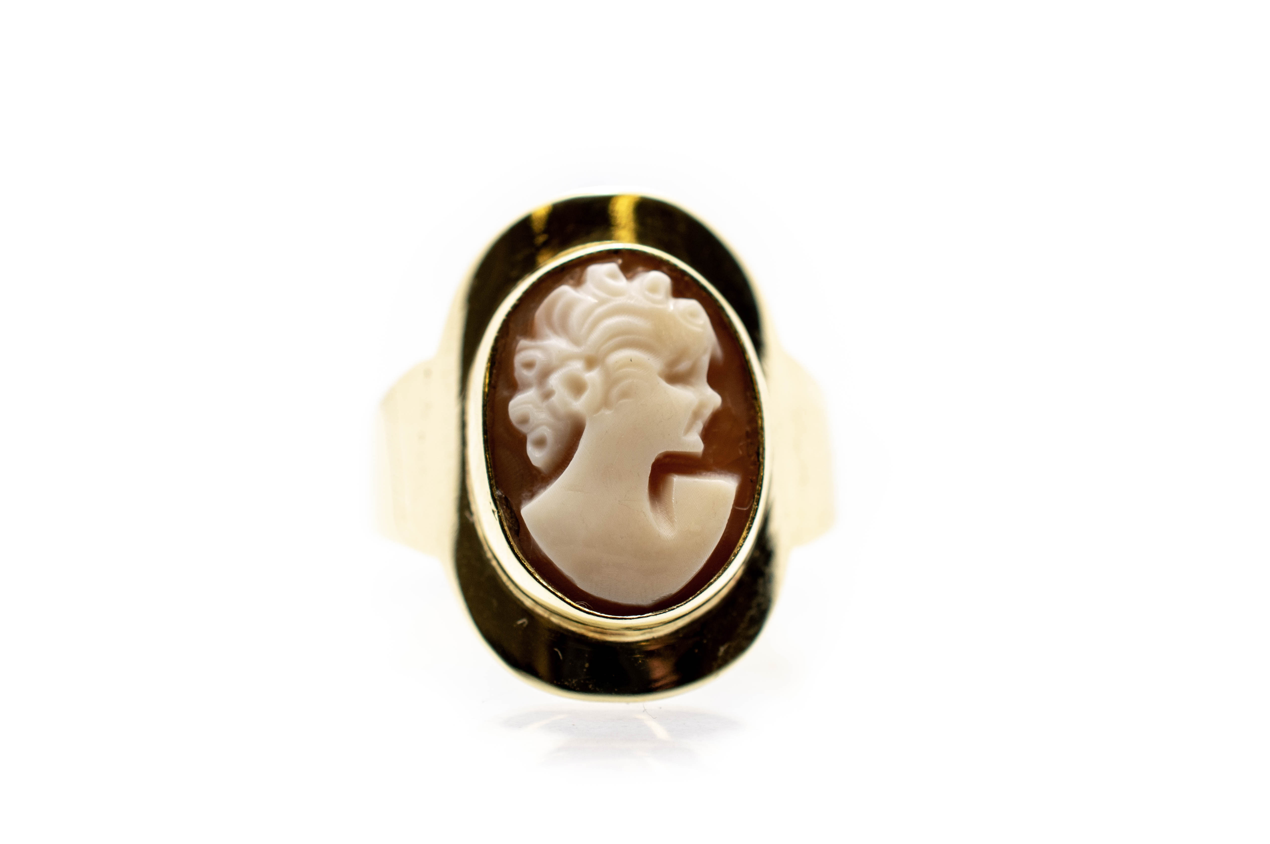 Zlatý prsten s kamejí, vel. 54