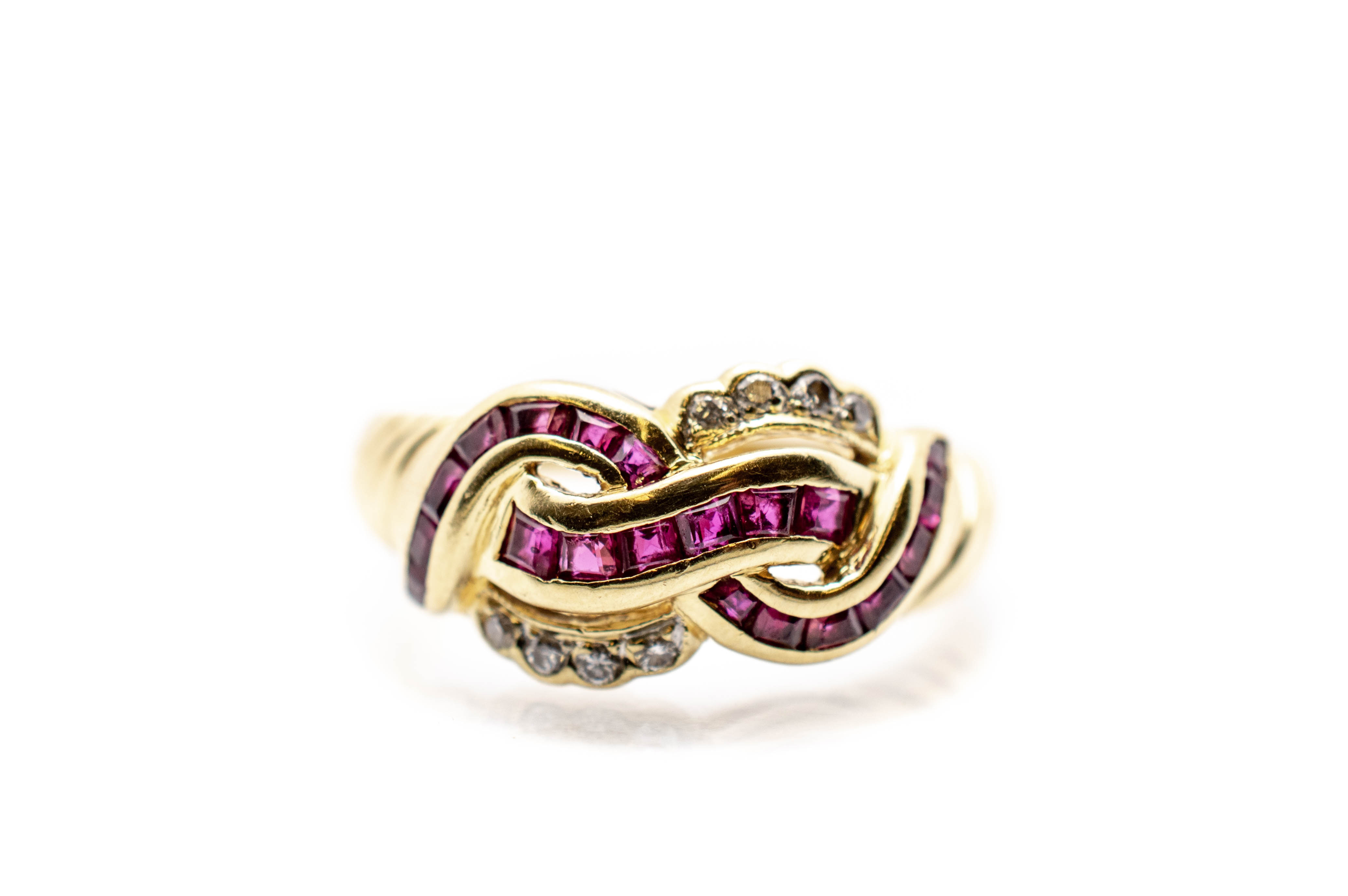 Zlatý prsten s diamanty a rubíny, vel. 53