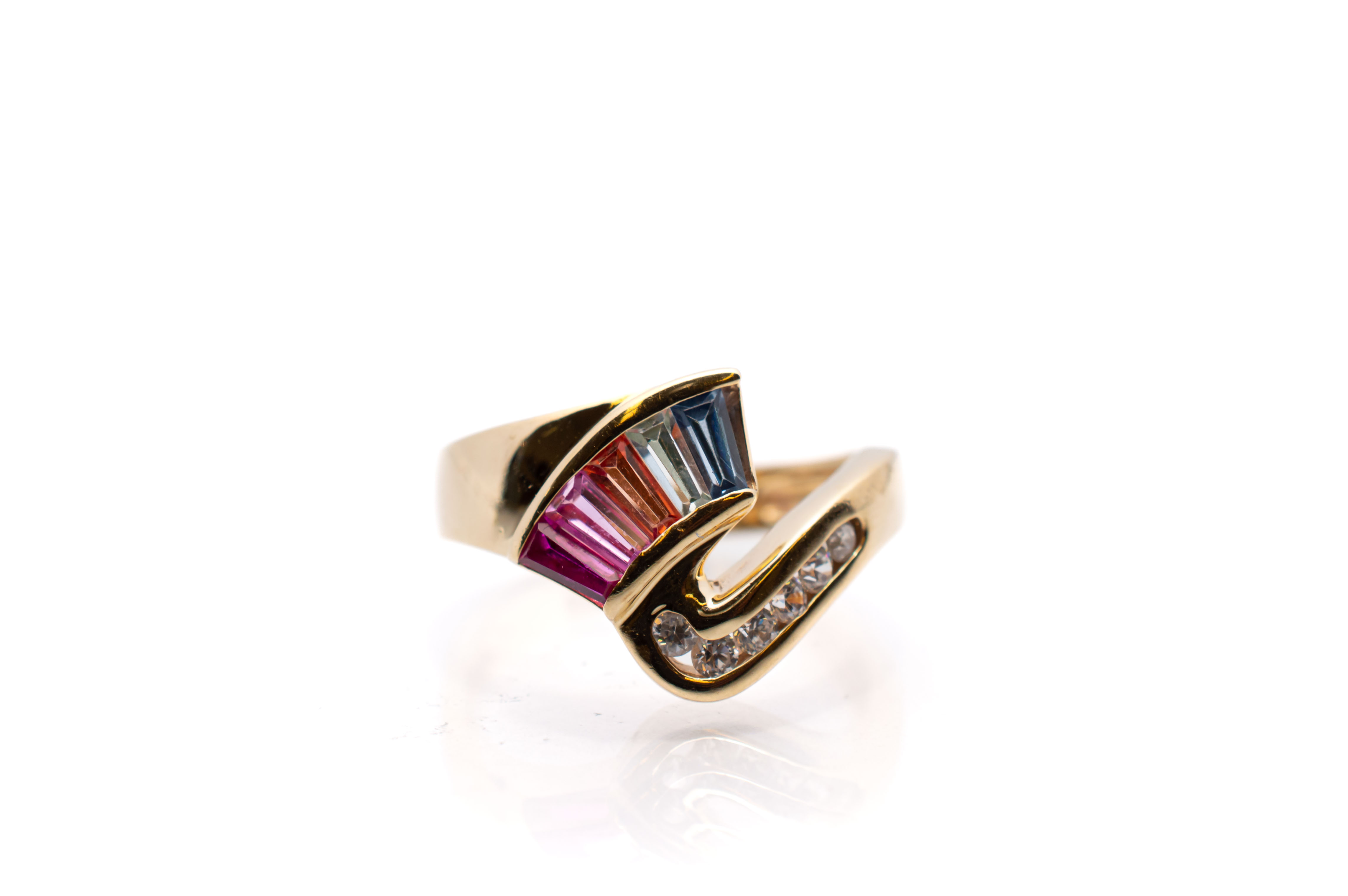 Zlatý prsten s barevnými kamínky, vel. 56