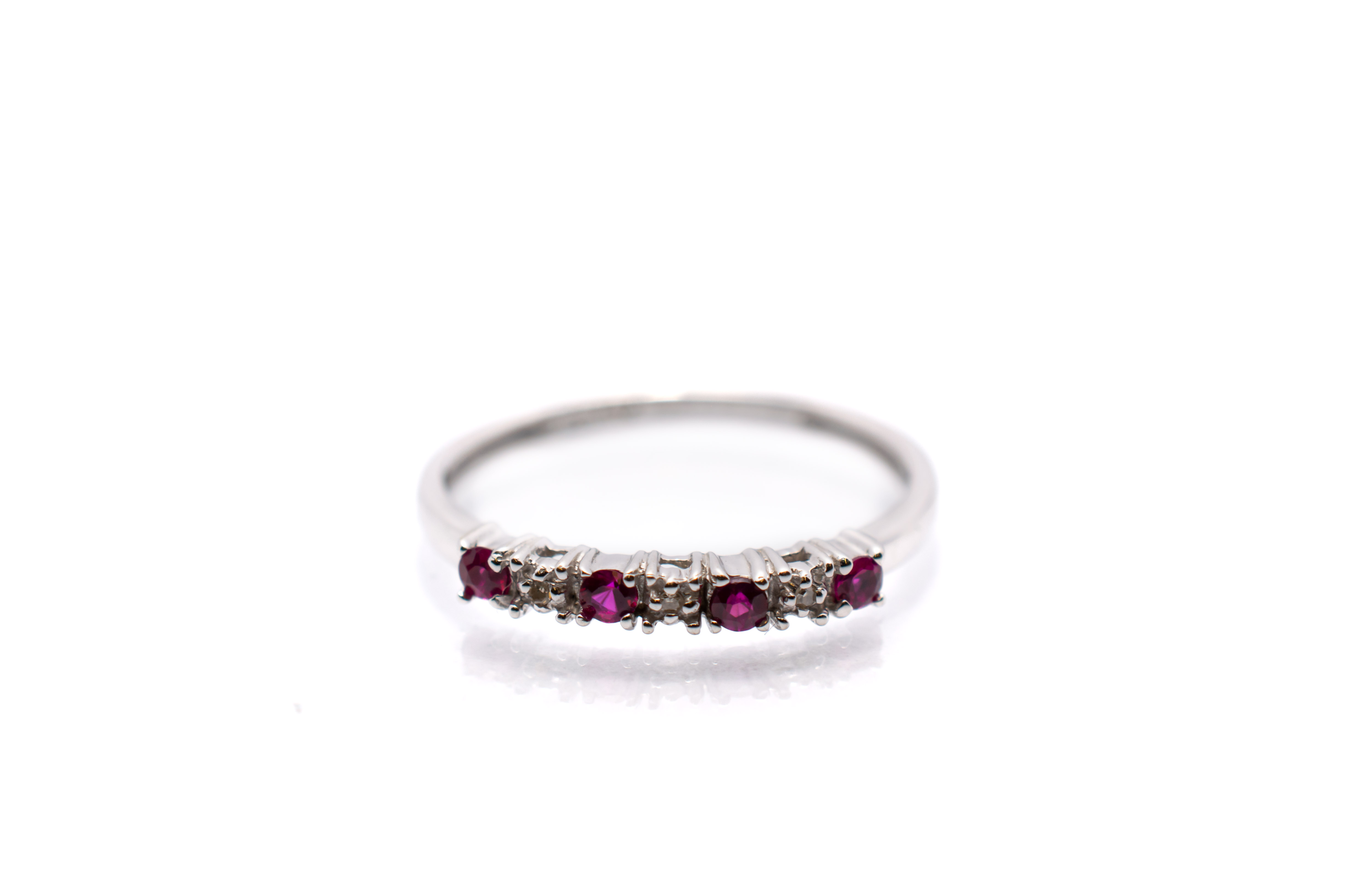 Zlatý prsten s diamanty a červeným kamenem - rubín, vel. 54