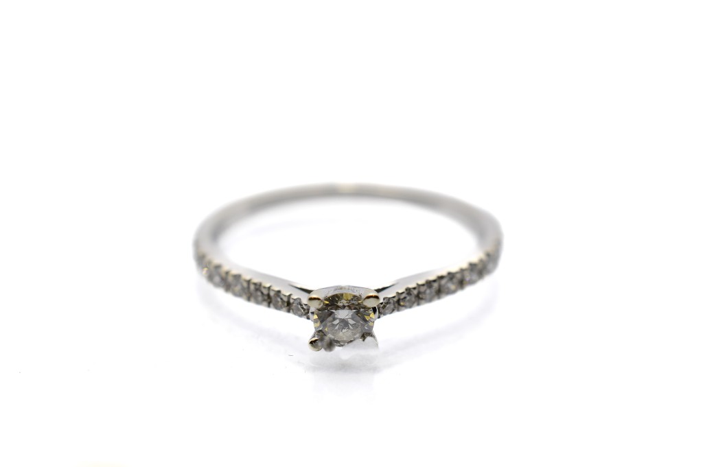 Zlatý prsten s brilianty, vel. 56