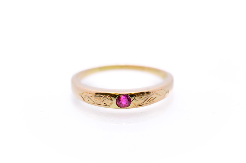Starožitný zlatý prsten s červeným kamenem - rubín, vel. 54
