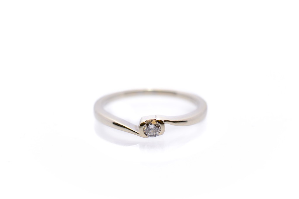 Prsten z bílého zlata s diamantem, vel. 48