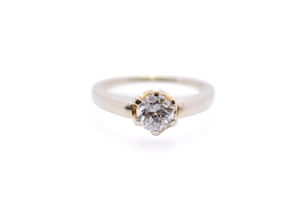 Starožitný zlatý prsten s briliantem, vel. 52