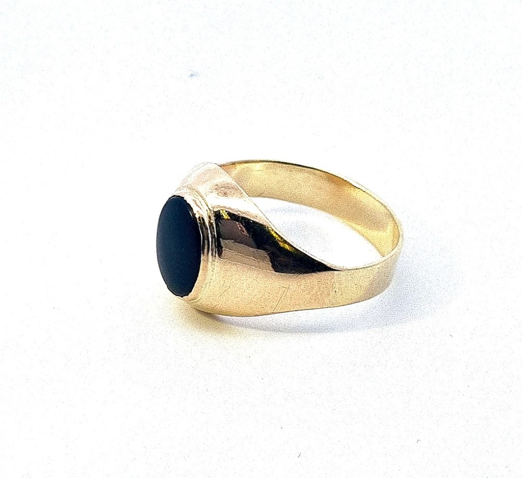 Zlatý pánský prsten s onyxem, vel. 60