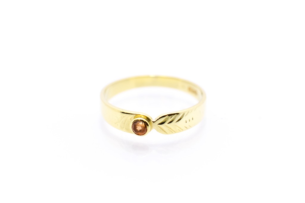 Zlatý prsten s oranžovým kamínkem, vel. 55