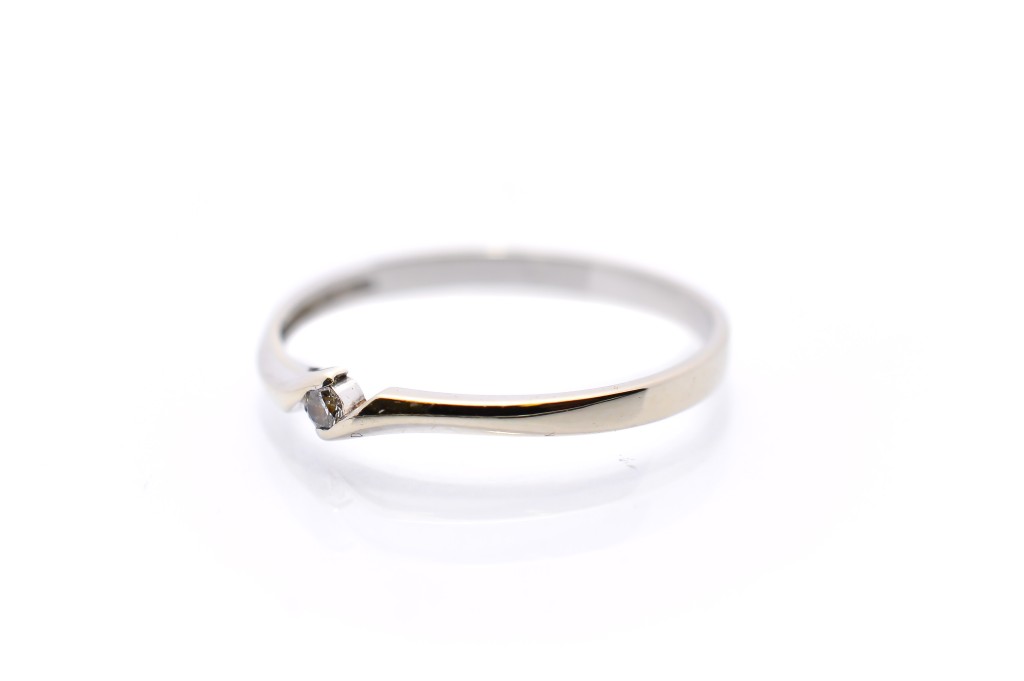 Zlatý prsten s diamantem, vel. 52,5
