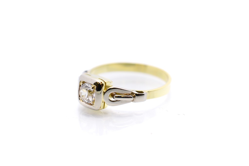 Zlatý prsten s leukosafírem, vel. 50