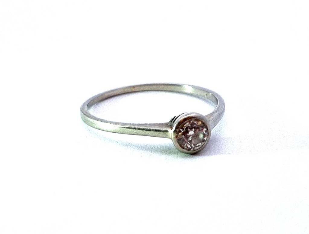 Art deco prsten z bílého zlata s diamantem - solitér, 1. republika, vel. 60