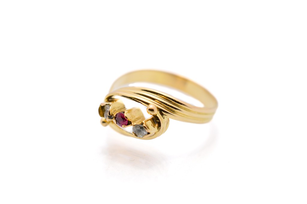 Zlatý prsten s barevnými kamínky, vel. 55,5